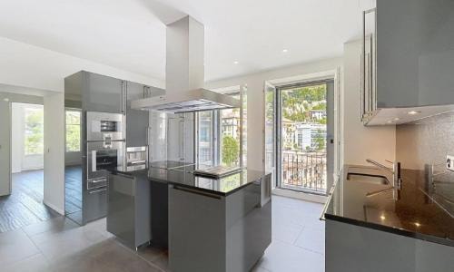 Custom kitchen with premium appliances, Le National Montreux