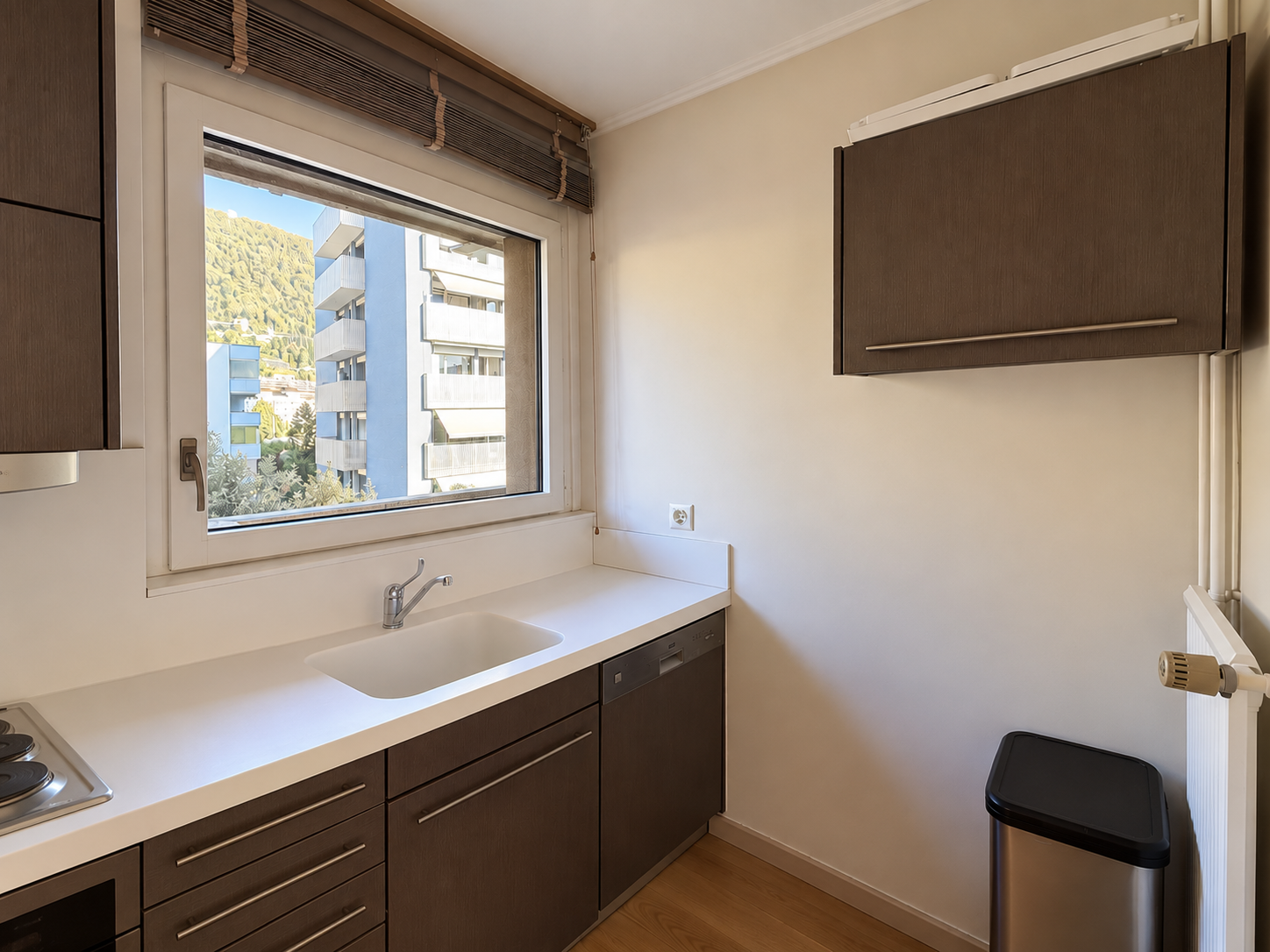 Separate fully equipped kitchen