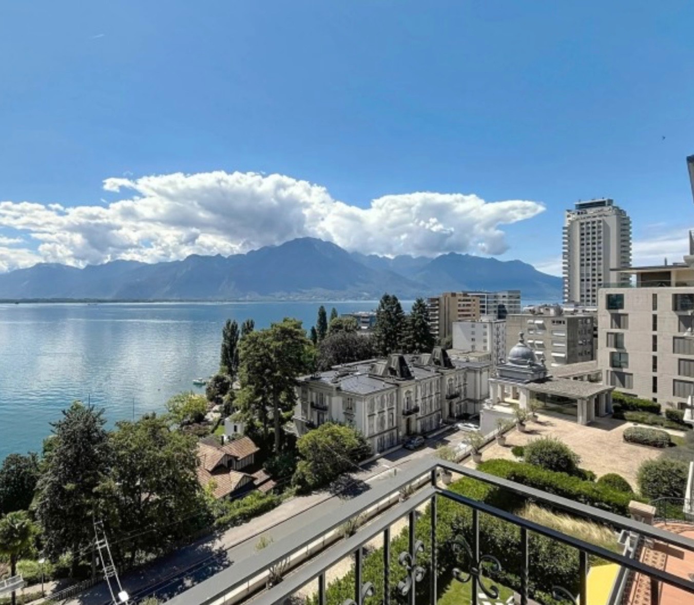 Prestigious Residence — Montreux Riviera